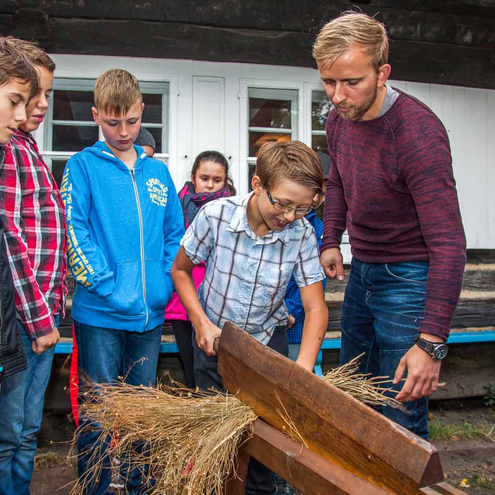 Flachs Verarbeitung_Freilandmuseum Lehde Foto- Peter Becker