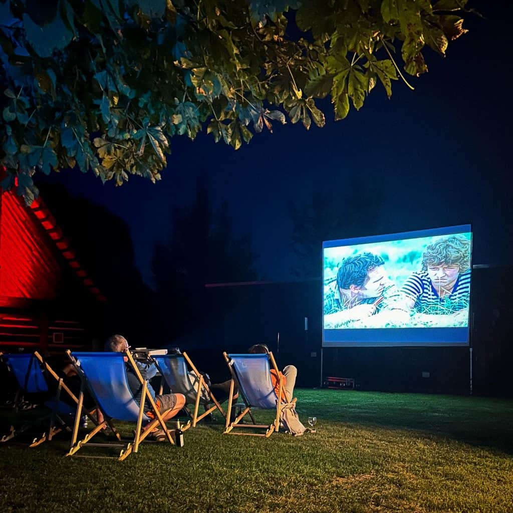 Retro-Kino unterm Sternenhimmel im Freilandmuseum Lehde Foto- Museum OSL- Gall-