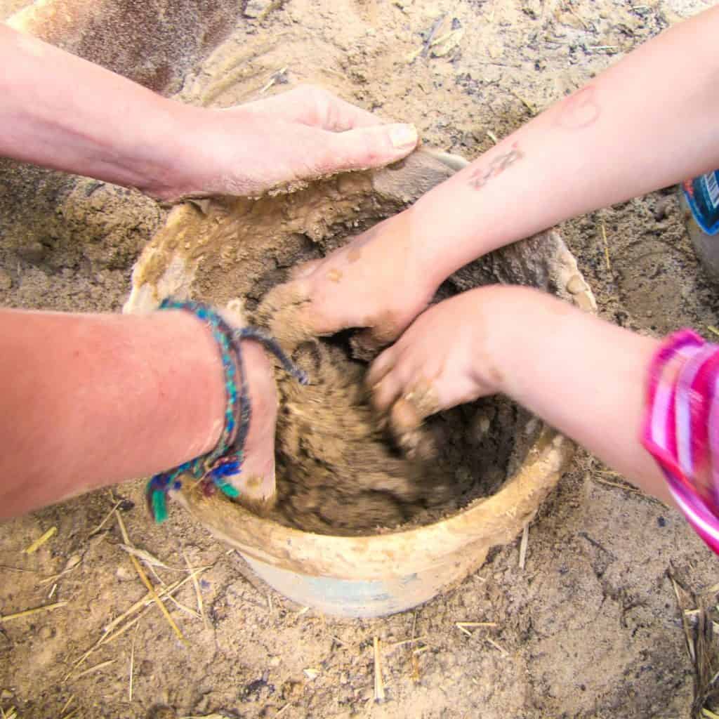 Lehmwerkstatt für Kinder im Freilandmuseum Lehde Foto- Matzke